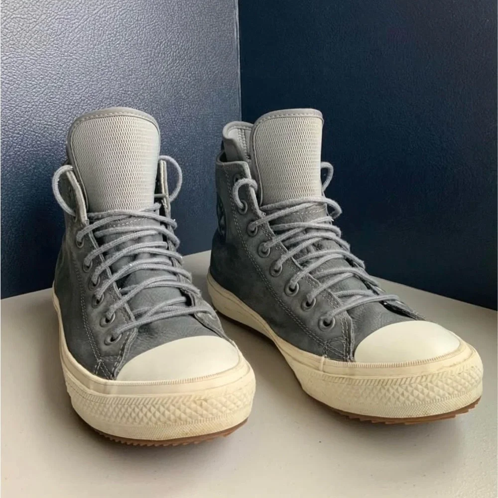 Converse Chuck Taylor Nubuck Boot size 8W / 6M